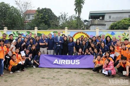 Tập đoàn Airbus khánh thành sân chơi và thư viện mới tại Trường tiểu học Thi Sơn, xã Thi Sơn, huyện Kim Bảng, tỉnh Hà Nam.