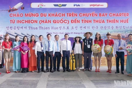 Hãng hàng không Vietjet thực hiện chuyến bay thẳng đưa du khách Hàn Quốc đến với cố đô cổ kính, thơ mộng Huế và ngược lại qua sân bay Phú Bài.