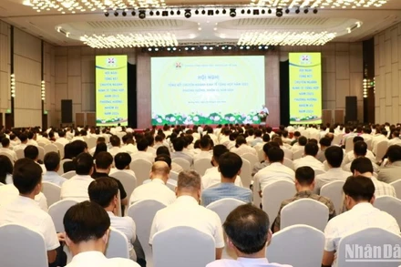 Các đại biểu tổng kết chuyên ngành kinh tế tổng hợp ngành than.