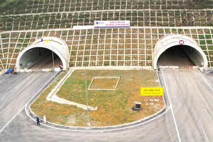 Hầm Thung Thi - công trình hầm quy mô lớn trên cao tốc bắc-nam.