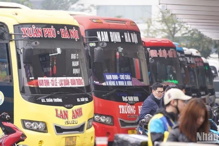 Theo tính toán, trên thực tế, tổng số giờ lái xe của người lái xe ô-tô khoảng 60-65 giờ/tuần.