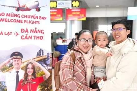 Hãng hàng không Vietjet mở lại cùng lúc các đường bay kết nối Đà Lạt-Cần Thơ, Đà Lạt-Đà Nẵng và Đà Nẵng-Phú Quốc (tỉnh Kiên Giang) trong hai ngày 7 và 8/11.