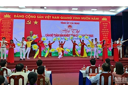 Văn nghệ chào mừng khai mạc Hội thi cán bộ “dân vận khéo” cấp tỉnh năm 2023 tại Cà Mau.