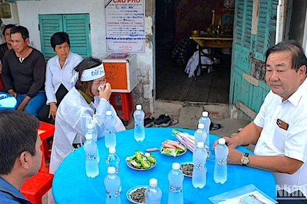 Đại diện lãnh đạo tỉnh Cà Mau đến thăm hỏi, động viên gia đình nạn nhân tử vong sau vụ nổ lớn vào chiều 18/1.