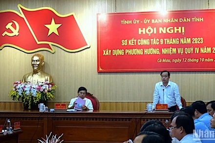 Hội nghị kiểm điểm chỉ đạo, điều hành của Tỉnh ủy và Ủy ban nhân dân tỉnh Cà Mau vào sáng 12/10.