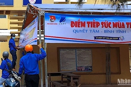 Một điểm “tiếp sức mùa thi” tại nội ô thành phố Cà Mau.