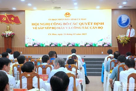Hội nghị công bố các quyết định về sắp xếp bộ máy và công tác cán bộ tại Cà Mau.