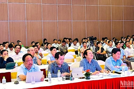 Các hội thảo chuyên đề về ngành tôm trong ngày 12/12 nhận được sự quan tâm của nhà nông và nhiều chuyên gia tham dự.