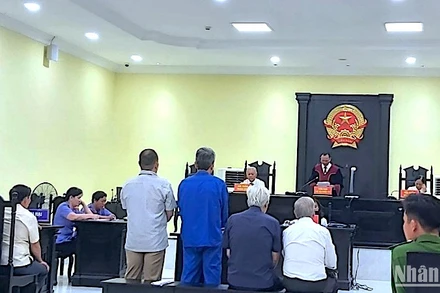 Các bị cáo hầu tòa trong phiên tòa sơ thẩm vào chiều 19/1 tại Cà Mau.