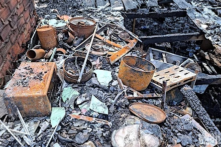 Tài sản và nhiều vật dụng trong nhà ông Hồ Chí Anh bị thiêu rụi sau vụ hỏa hoạn.