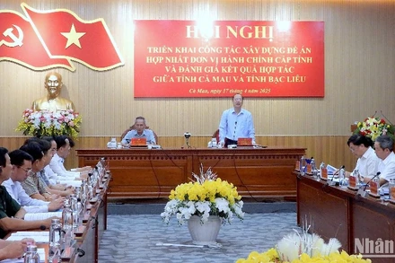 Hội nghị triển khai công tác xây dựng Đề án hợp nhất đơn vị hành chính cấp tỉnh tại Cà Mau.