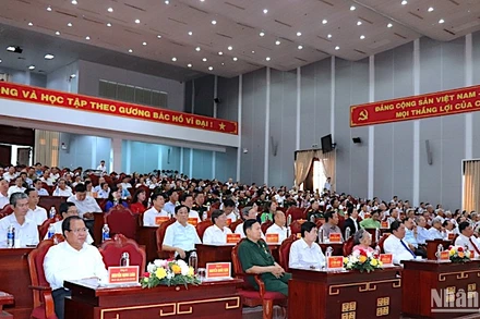 Các đại biểu tham dự họp mặt.