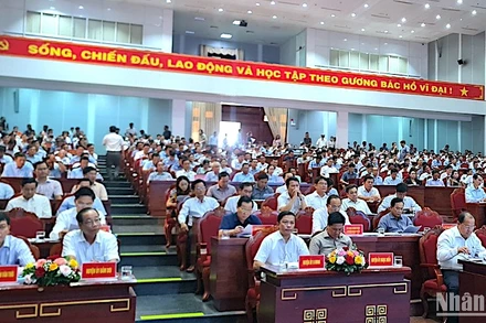 Hội nghị phát triển kinh tế tập thể tỉnh Cà Mau quy tụ gần 500 đại biểu là chuyên gia, lãnh đạo quản lý các cấp từ tỉnh đến cơ sở.