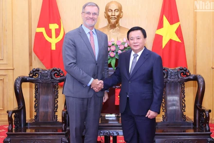 Đồng chí Nguyễn Xuân Thắng, Ủy viên Bộ Chính trị, Giám đốc Học viện Chính trị quốc gia Hồ Chí Minh, Chủ tịch Hội đồng Lý luận Trung ương đã tiếp và làm việc với ngài Olivier Brochet, Đại sứ Cộng hòa Pháp tại Việt Nam.