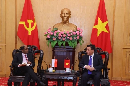 Đồng chí Nguyễn Xuân Thắng tiếp ngài Jaya Ratnam, Đại sứ đặc mệnh toàn quyền Cộng hòa Singapore tại Việt Nam.