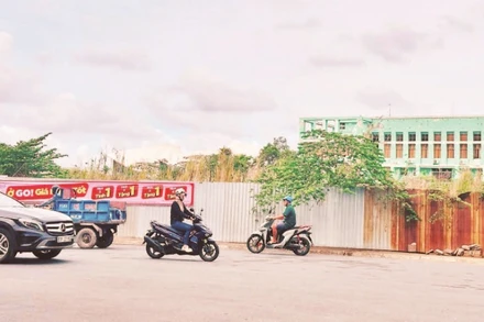 Khu “đất vàng” tại góc đường Trần Huỳnh-Lê Duẩn, Phường 1, thành phố Bạc Liêu bị bỏ hoang nhiều năm qua, cỏ mọc um tùm.