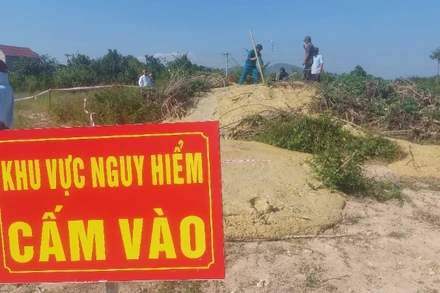 Biển cảnh báo nguy hiểm được lắp đặt ngay sau sự cố xảy ra.