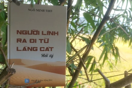 Bìa sách “Người lính ra đi từ Làng Cát”.