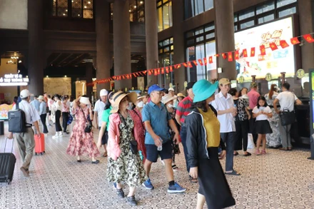 Du khách tham quan Vịnh Hạ Long tăng mạnh trong kỳ nghỉ lễ Quốc khánh 2/9.