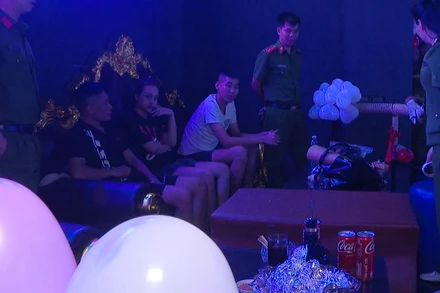 Công an thành phố Thanh Hóa kiểm tra hành chính tại quán JP CLUB.