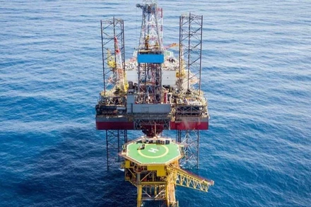 Giàn khai thác mỏ Sư Tử Đen. 