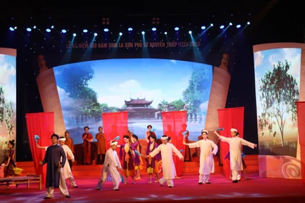 Tiết mục văn nghệ trong lễ kỷ niệm.