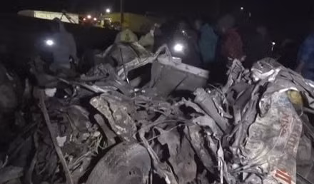 Một số phương tiện bị hỏng hoàn toàn sau vụ tai nạn. (Nguồn: AFP)