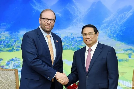 Thủ tướng tiếp đoàn nghị sĩ Hạ viện Hoa Kỳ. (Ảnh: TRẦN HẢI)