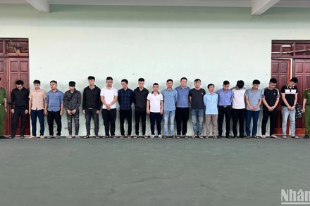 Các đối tượng tại cơ quan công an.