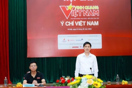 Phó Chủ tịch Tổng Liên đoàn Lao động Việt Nam Ngọ Duy Hiểu trả lời các câu hỏi của phóng viên tại họp báo.