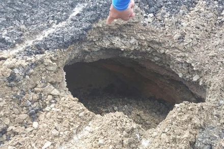 Hố sâu bất thường trên quốc lộ 1, đoạn qua tỉnh Phú Yên.