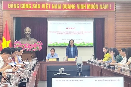 Họp báo về Ngày hội Văn hoá các dân tộc có số dân dưới 10 nghìn người.