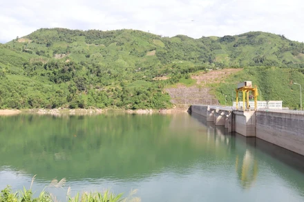 Hồ thủy điện Đăkđrinh