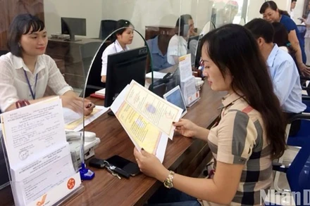 Trung tâm hành chính công tỉnh Hưng Yên phục vụ nhân dân và các đơn vị trên địa bàn tỉnh.