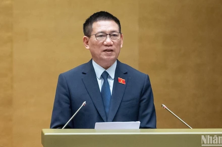 Bộ trưởng Tài chính Hồ Đức Phớc trình bày báo cáo về tình hình thực hiện ngân sách nhà nước năm 2023, dự toán ngân sách nhà nước, phương án phân bổ ngân sách trung ương năm 2024. (Ảnh: THỦY NGUYÊN)