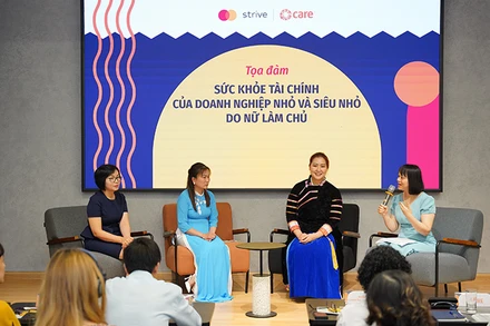 Các đại biểu chia sẻ trong tọa đàm tại chương trình. Ảnh: CARE Việt Nam