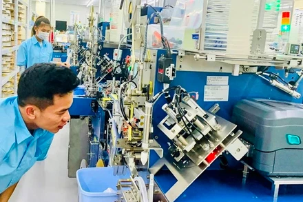 Sản xuất tại Công ty TNHH điện tử Chilisin Việt Nam, khu công nghiệp VSIP, Hải Phòng. (Ảnh: NGÔ QUANG DŨNG)