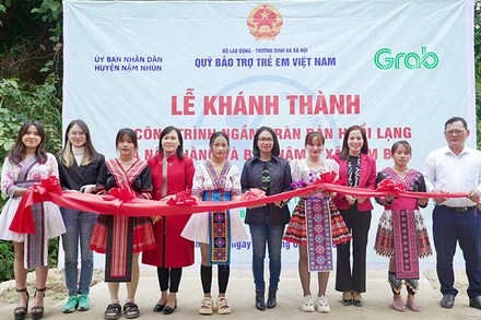 Lễ khánh thành hai cây cầu tại xã Nậm Ban, huyện Nậm Nhùn, tỉnh Lai Châu. (Ảnh: NFVC)