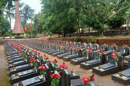 Nghĩa trang liệt sĩ huyện Lộc Ninh, tỉnh Bình Phước.