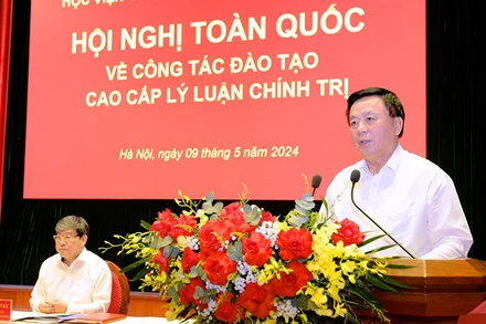 GS,TS Nguyễn Xuân Thắng, Ủy viên Bộ Chính trị, Giám đốc Học viện Chính trị quốc gia Hồ Chí Minh, Chủ tịch Hội đồng Lý luận Trung ương phát biểu tại hội nghị. (Ảnh: hcma.vn)