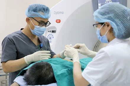 Khám, chữa bệnh tại Bệnh viện đa khoa Đức Giang, Hà Nội. (Ảnh: BVCC)