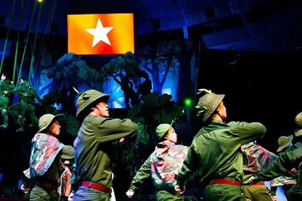 Chương trình “Sống mãi với Điện Biên” do Liên đoàn Xiếc Việt Nam dàn dựng. (Ảnh: Liên đoàn Xiếc Việt Nam)