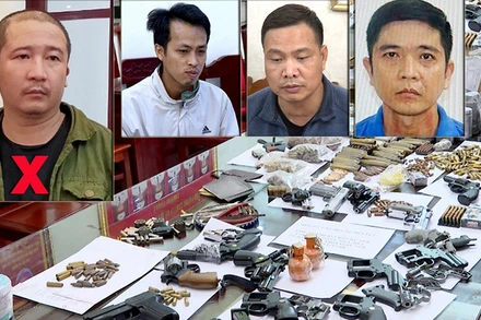 Đối tượng Nguyễn Trần Du (đánh dấu X) cùng đồng bọn và tang vật bị thu giữ. (Ảnh ĐÌNH HỢP)