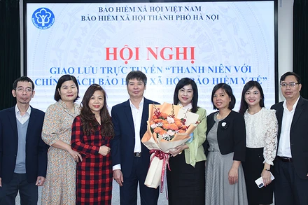 Các chuyên gia tham gia chương trình giao lưu trực tuyến. (Ảnh: HSS)