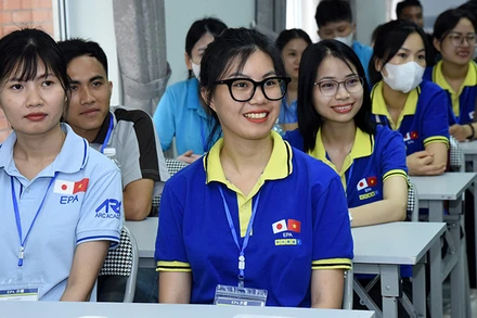 Lễ xuất cảnh cho các ứng viên điều dưỡng, nhân viên chăm sóc khóa 11 của chương trình EPA đi làm việc tại Nhật Bản, ngày 4/6/2024 tại Hà Nội. (Ảnh: TRẦN HẢI)