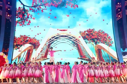 Một tiết mục văn nghệ tại lễ khai mạc. (Ảnh: Cổng thông tin điện tử Hải Phòng)