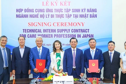 Các đại biểu tham dự lễ ký kết. (Ảnh: Molisa)