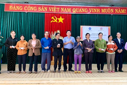 Hơn 320 thẻ bảo hiểm y tế tặng đồng bào dân tộc thiểu số ở Gia Lai