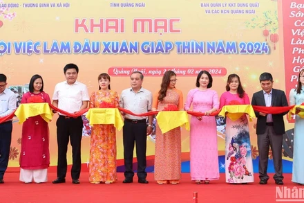 Hội việc làm đầu Xuân Giáp Thìn 2024 tại Quảng Ngãi. Ảnh: HIỂN CỪ