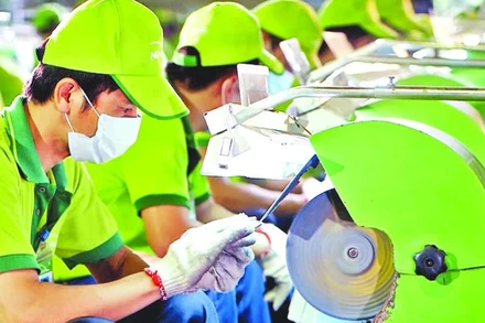 Lao động tại Công ty cổ phần Kềm Nghĩa, Thành phố Hồ Chí Minh. Ảnh minh họa: PHƯƠNG VY